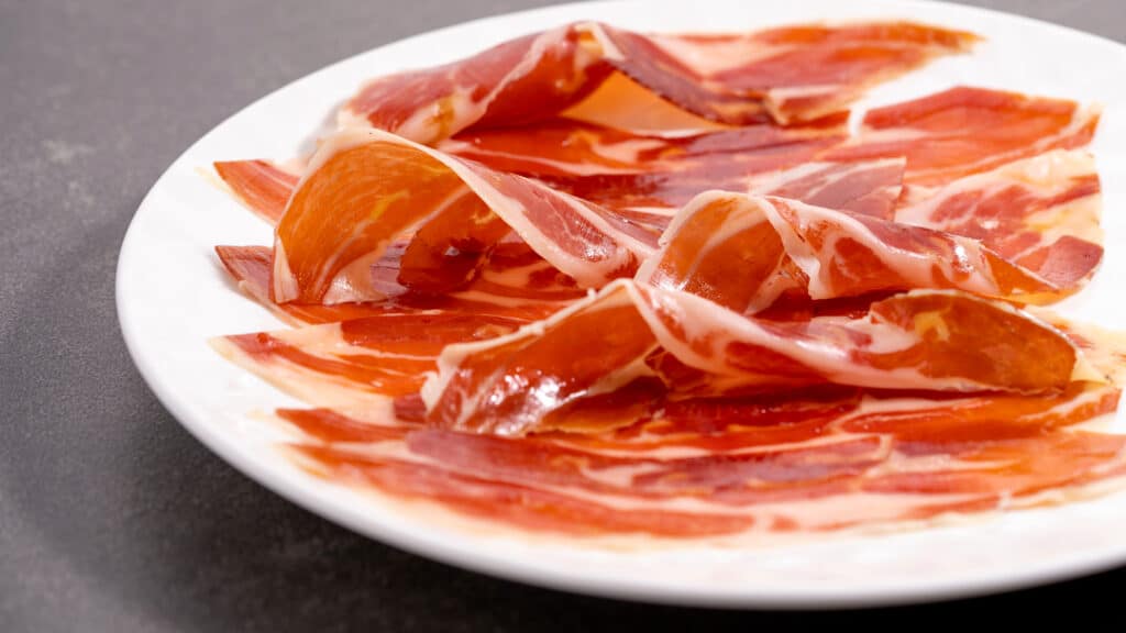 Jambon ibérique coupé au couteau : quel format choisir pour acheter en ligne ? 2 Jambon ibérique tranché à la main Bellota de jabugo