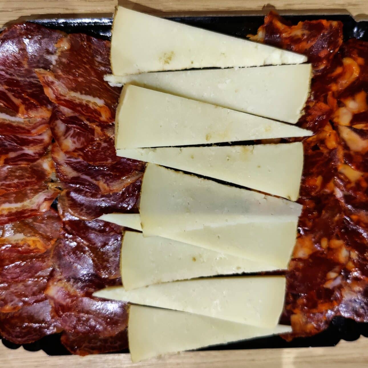 Coffret charcuterie iberique fromage manchego lomo chorizo Coffret charcuterie iberique fromage manchego lomo chorizo