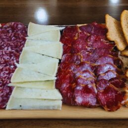 Planche Charcuterie iberique saucisson fromage