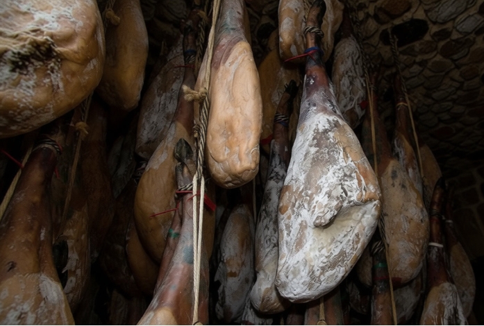 Fournisseur de jambon ibérique pour restaurant : comment choisir le bon partenaire ? 19 cave jambon