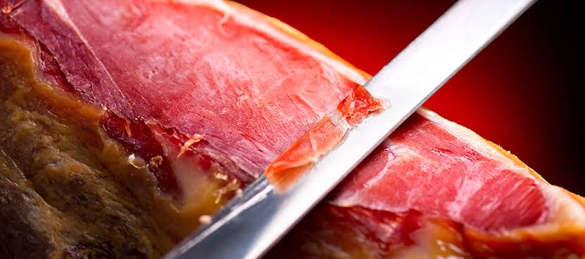 Jambon ibérique coupé au couteau : quel format choisir pour acheter en ligne ? 3 jambon ibérique coupé au couteau